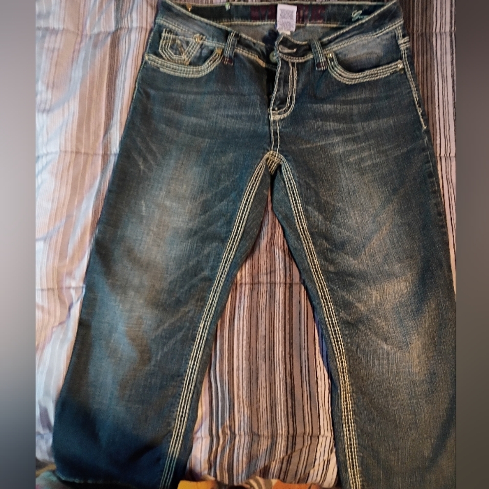 Hydraulic Deep Blue Cropped Jeans with Bold Stitching
